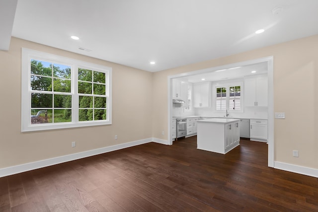 130 Market Bay, Simpsonville, SC 29681 - kitchen featuring electric range, dark wood finished floors, baseboards, a kitchen island, and recessed lighting