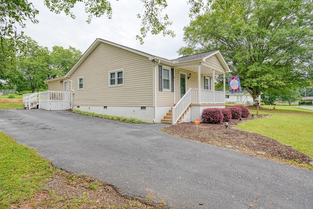 9 Powell, Inman, SC 29349 - view of front of house featuring crawl space, covered porch, a front yard, and driveway