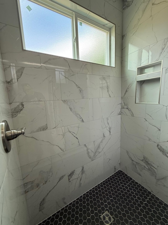 231 Patch, Spartanburg, SC 29302 - full bathroom with tiled shower
