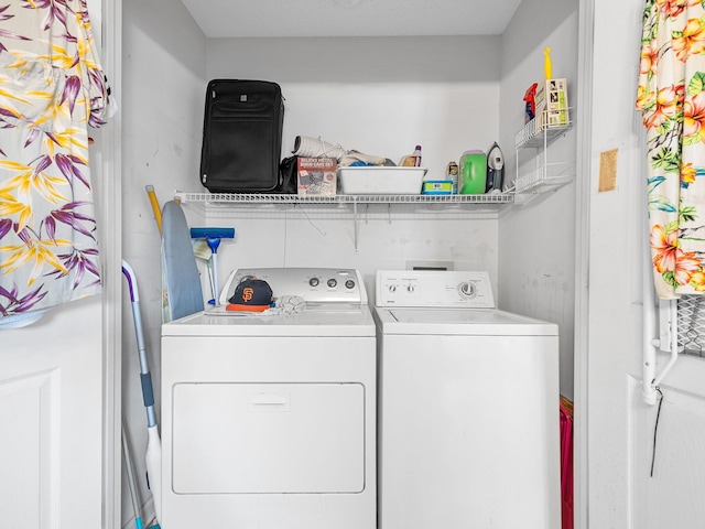 1156 Webber, Spartanburg, SC 29307 - laundry room featuring washing machine and clothes dryer