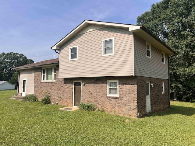 109 Berry, Boiling Springs, SC 29316 - back of property featuring a yard and brick siding