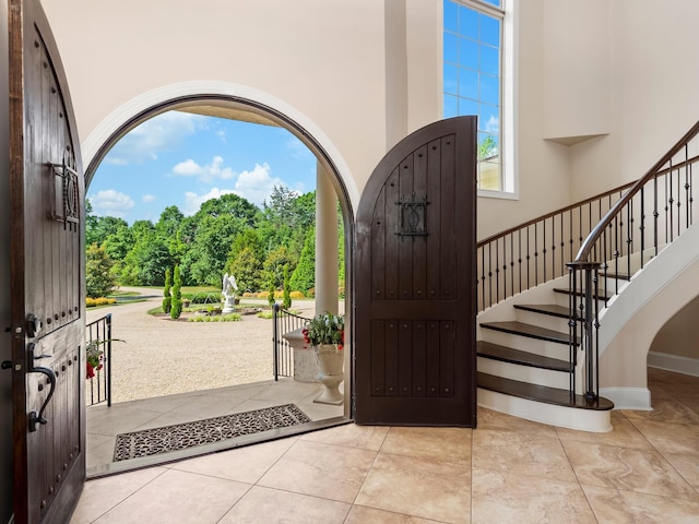220 Fincher, Pauline, SC 29374 - foyer entrance featuring a towering ceiling and stairs