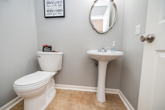 477 Cresthaven, Boiling Springs, SC 29316 - bathroom with toilet and baseboards