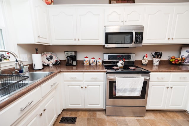 477 Cresthaven, Boiling Springs, SC 29316 - kitchen with stainless steel appliances, a sink, white cabinetry, and dark countertops