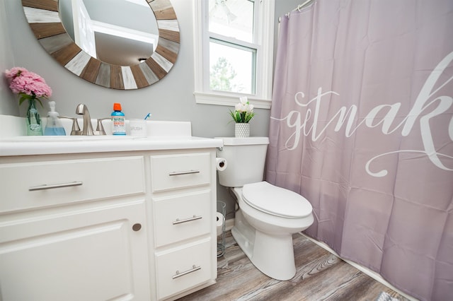477 Cresthaven, Boiling Springs, SC 29316 - full bathroom featuring wood finished floors, vanity, toilet, and a shower with curtain