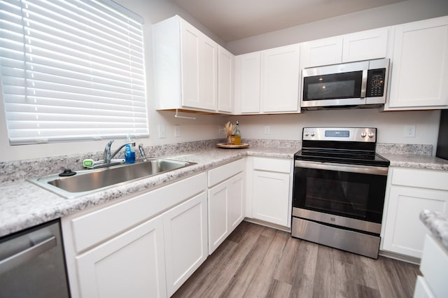 923 Porch Song, Inman, SC 29349 - kitchen featuring appliances with stainless steel finishes, white cabinetry, light countertops, and light wood-type flooring