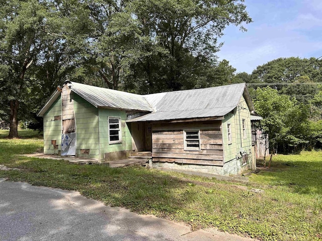 121 Love, Pacolet, SC 29372 - view of front of property featuring a metal roof and a front yard