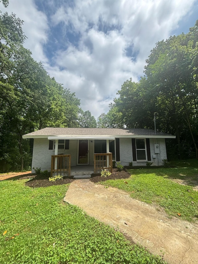 121 Hillside Dr, Spartanburg, SC 29303 - single story home with a porch and a front yard