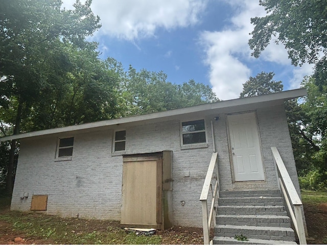 121 Hillside Dr, Spartanburg, SC 29303 - rear view of house with crawl space and brick siding