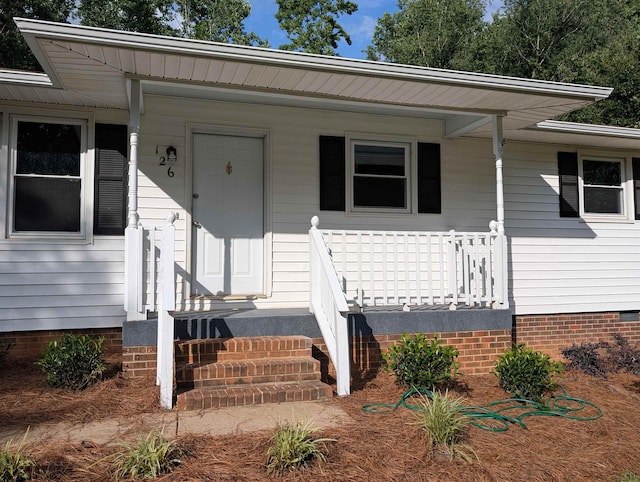 126 Loblolly, Wellford, SC 29385 - view of front of home featuring crawl space and a porch