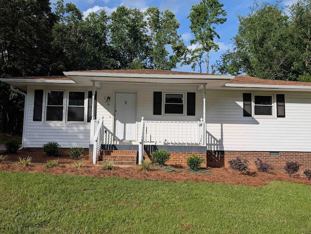 126 Loblolly, Wellford, SC 29385 - view of front of house featuring crawl space, a front yard, and a porch