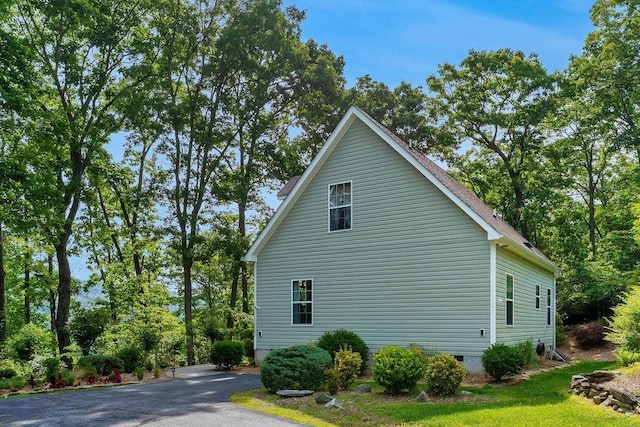 387 Goodview, Hendersonville, NC 28792 - view of side of home