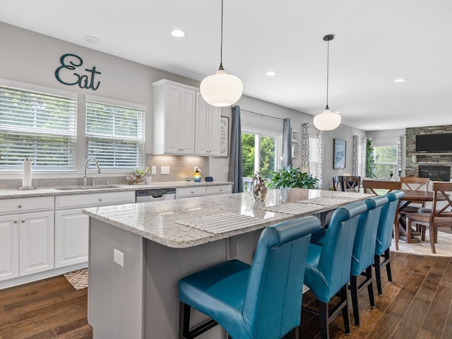711 Hatwood, Duncan, SC 29334 - kitchen with dark wood finished floors, a center island, a kitchen bar, white cabinets, and recessed lighting