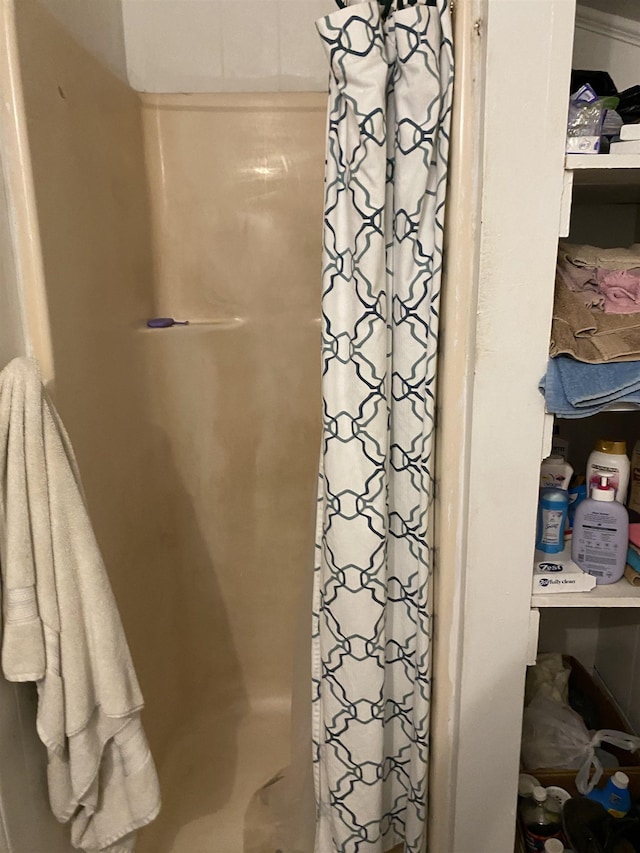 414 W Buford, Gaffney, SC 29340 - full bath with curtained shower