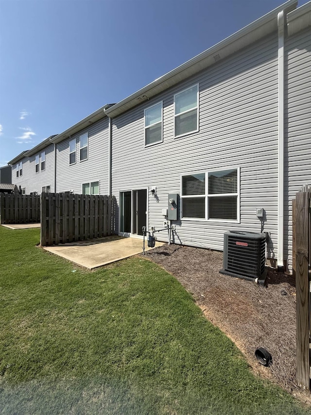 158 Clingstone, Duncan, SC 29334 - back of property with a patio area