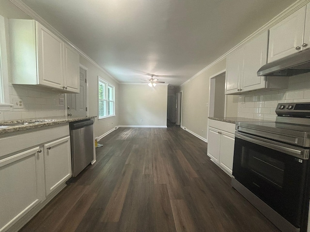 201 Bent Creek Dr, Greer, SC 29650 - kitchen featuring stainless steel appliances, under cabinet range hood, crown molding, white cabinets, and ceiling fan