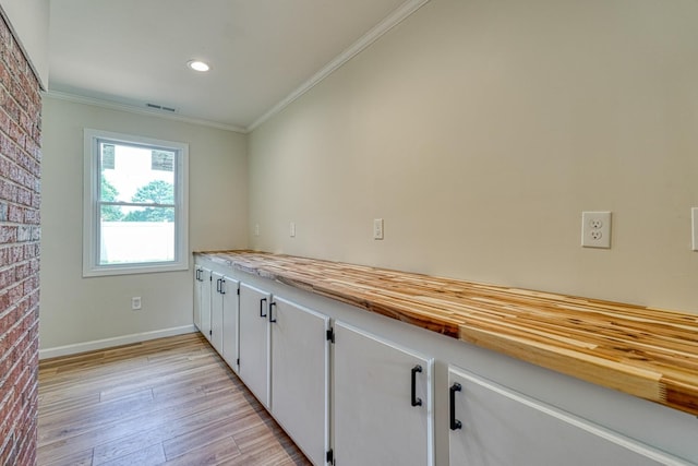 233 Summerfield, Moore, SC 29369 - kitchen featuring ornamental molding, light wood-style flooring, recessed lighting, and white cabinets