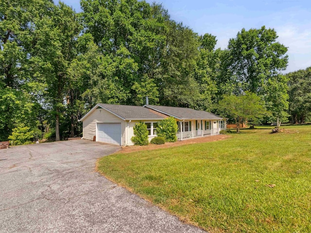 113 Commodore, Duncan, SC 29334 - ranch-style home featuring driveway, covered porch, a front yard, and an attached garage