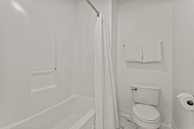 436 S Lakeview, Duncan, SC 29334 - bathroom featuring baseboards and shower / tub combo with curtain