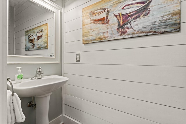 436 S Lakeview, Duncan, SC 29334 - bathroom with wooden walls