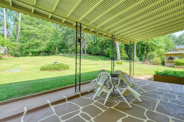 104 Pine, Laurens, SC 29360 - view of patio with view of wooded area