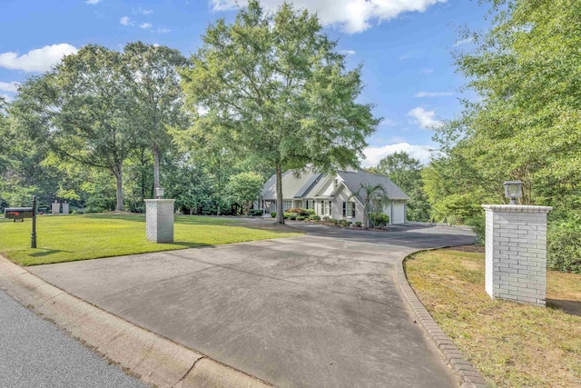 207 Carolina Club Dr, Spartanburg, SC 29306 - view of front facade featuring asphalt driveway, an attached garage, and a front yard