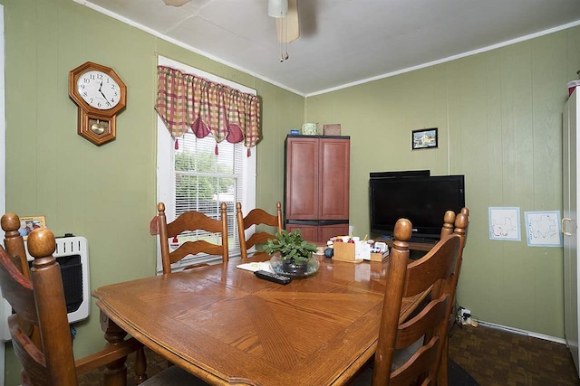 dining room with ceiling fan