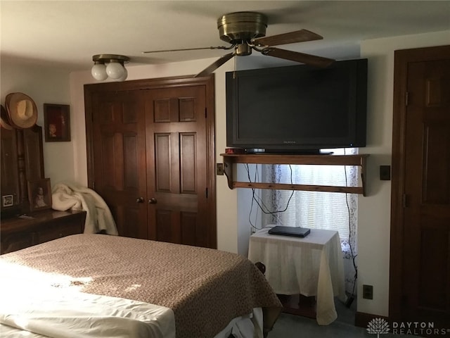 bedroom featuring ceiling fan