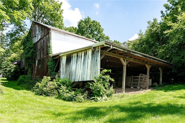 exterior space featuring a yard