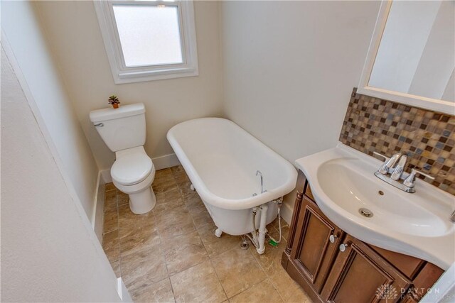 216 S Short St, Troy, OH 45373 - full bathroom featuring backsplash, a soaking tub, vanity, toilet, and baseboards