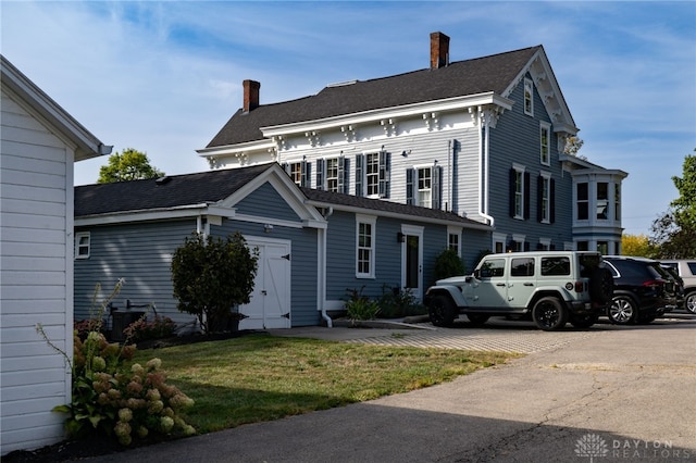 view of front of home with a front yard