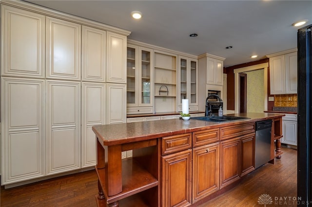 kitchen featuring dark wood-type flooring, sink, stainless steel dishwasher, and a center island with sink