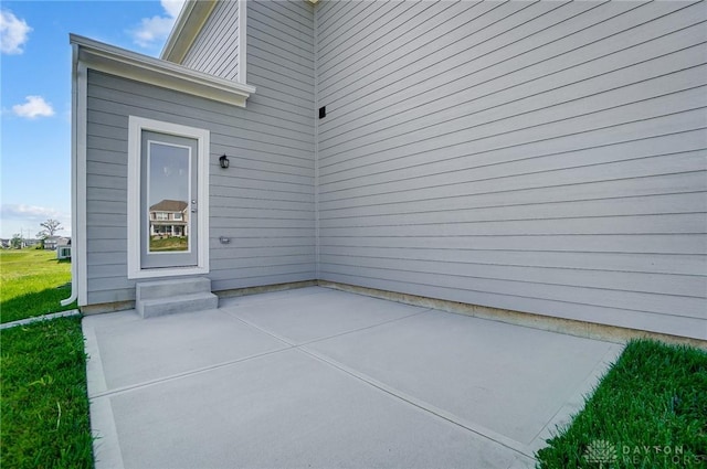 543 Hines Cir, Washington Twp, OH 45458 - entrance to property with a patio