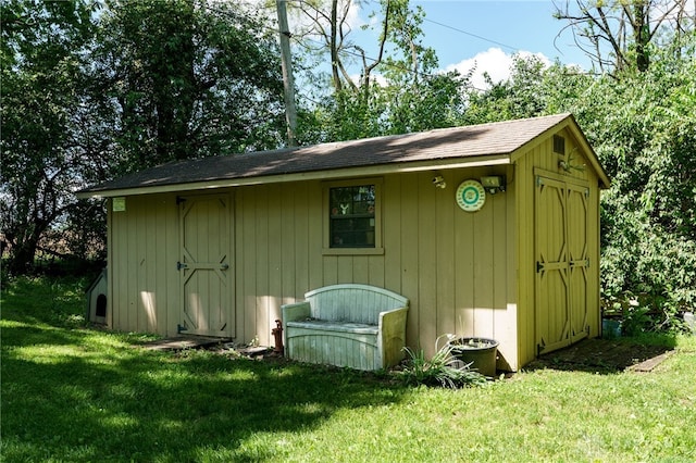 view of outdoor structure with a lawn