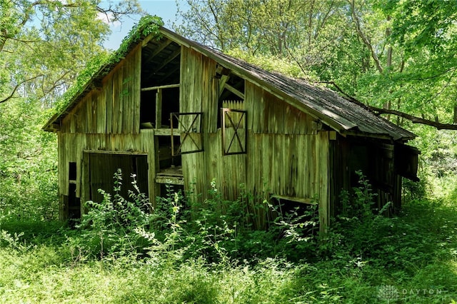 view of outdoor structure