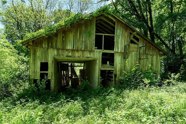 view of outbuilding