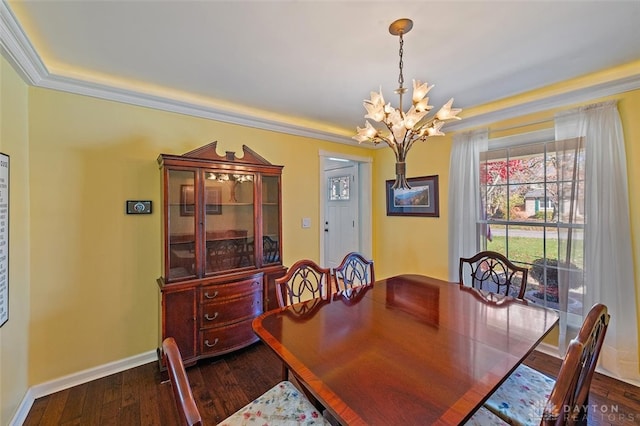 dining room featuring dark hardwood / wood-style floors, a chandelier, and ornamental molding