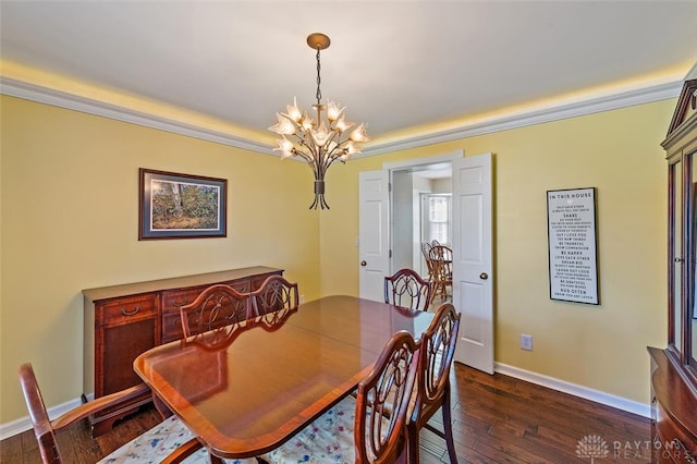 dining area featuring dark wood-type flooring, crown molding, and a notable chandelier