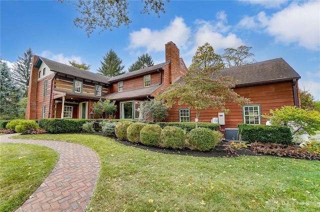 view of front of house with a front lawn