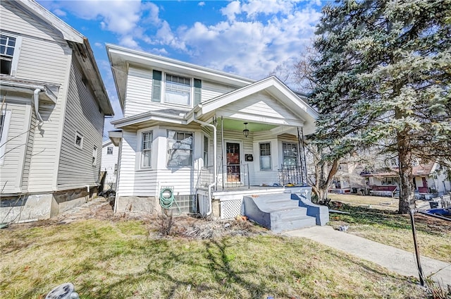 view of front of property featuring a front lawn and covered porch