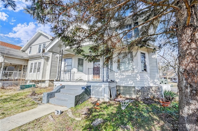 view of front of home featuring covered porch