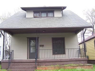 view of front of property featuring covered porch