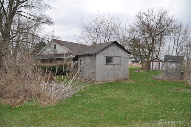 view of outdoor structure featuring a lawn