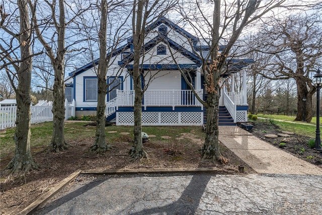 view of front facade featuring a porch