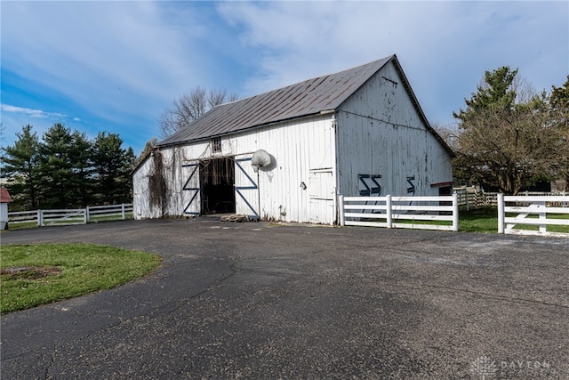 2696 Wilmington Rd, Lebanon, OH 45036 - view of barn featuring fence