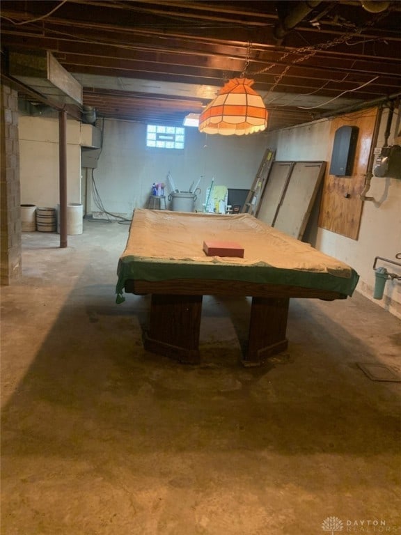 basement featuring billiards