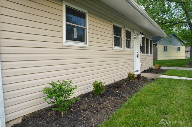 view of side of property featuring a yard