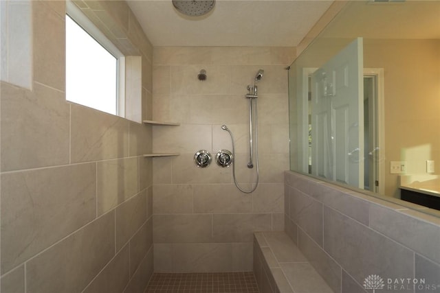 bathroom featuring tiled shower