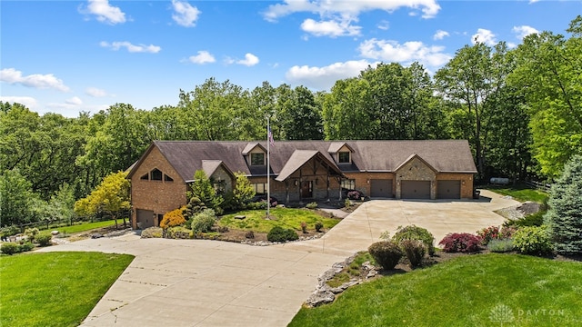 view of front of house featuring a front lawn