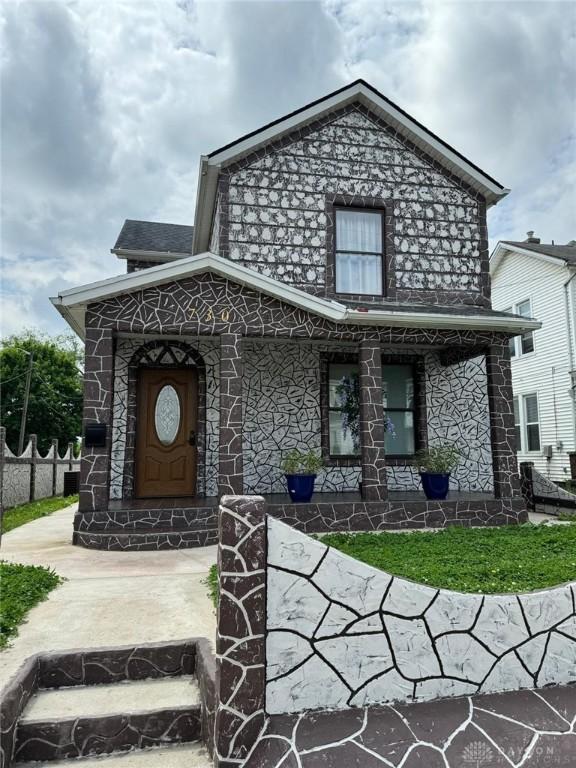 view of front facade featuring fence